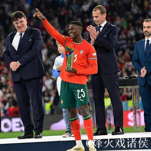 努诺-门德斯:状态良好,期待下场欧冠表现 努诺-门德斯:状态良好,期待下场欧冠表现